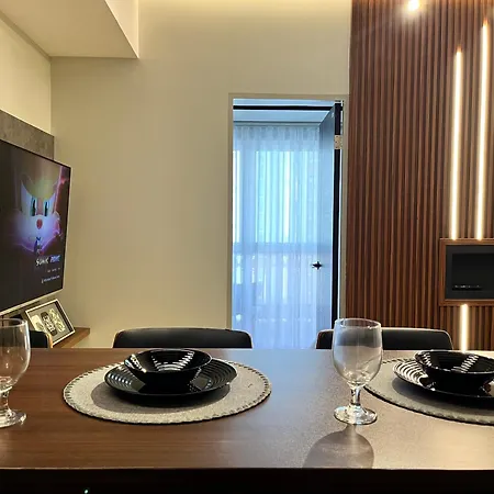 Venice Bgc Luxury Condo - Balcony, Pool, Wi-Fi