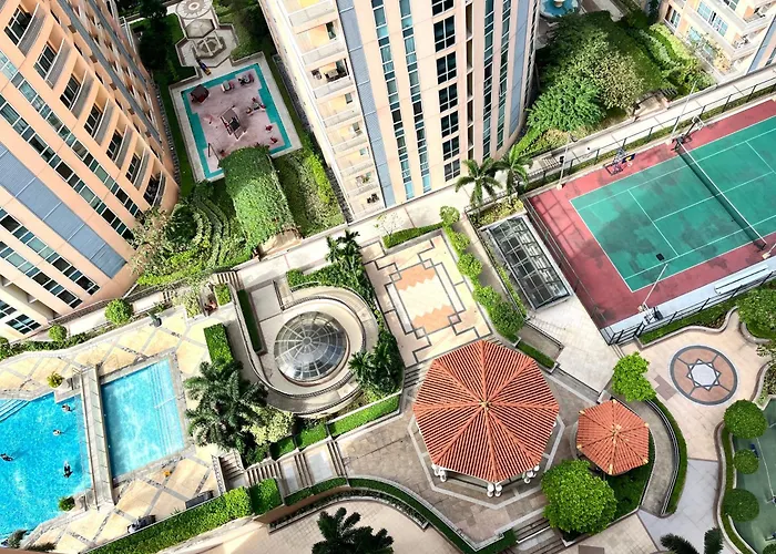 Bgc 1br, Steps To Venice Mall, 300mbps Fiber, Balcony, Pool 19j * Manille