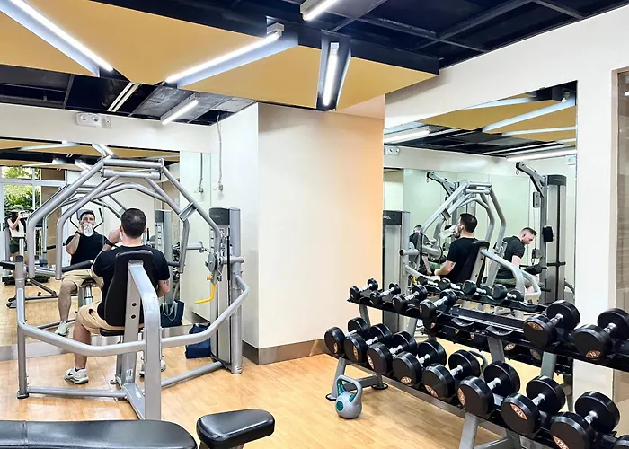Bgc 1br, Steps To Venice Mall, 300mbps Fiber, Balcony, Pool 19j Manille
