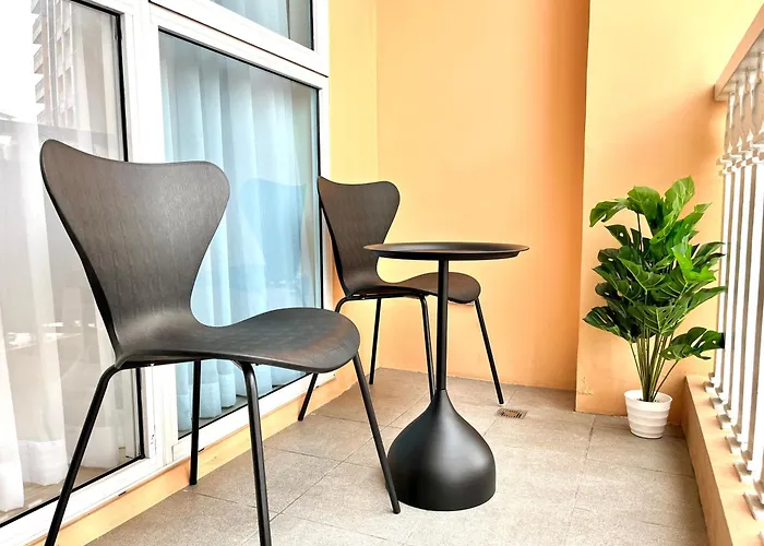 Bgc 1br, Steps To Venice Mall, 300mbps Fiber, Balcony, Pool 19j *