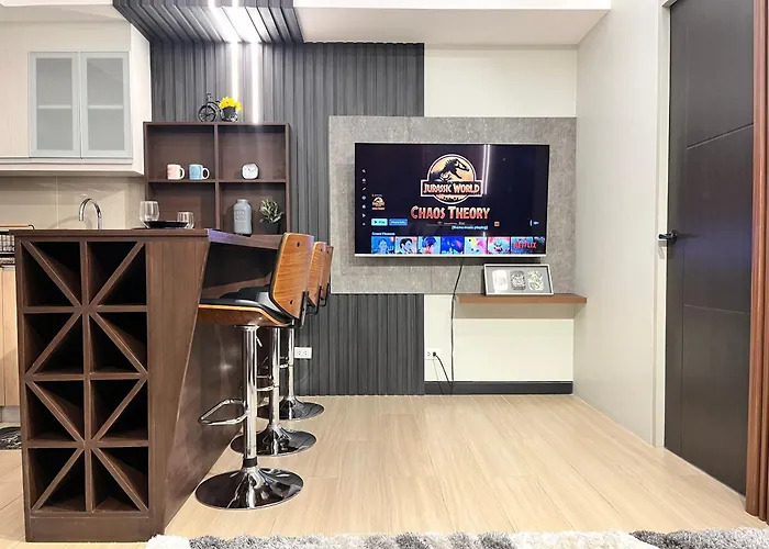 Bgc 1br, Steps To Venice Mall, 300mbps Fiber, Balcony, Pool 19j *