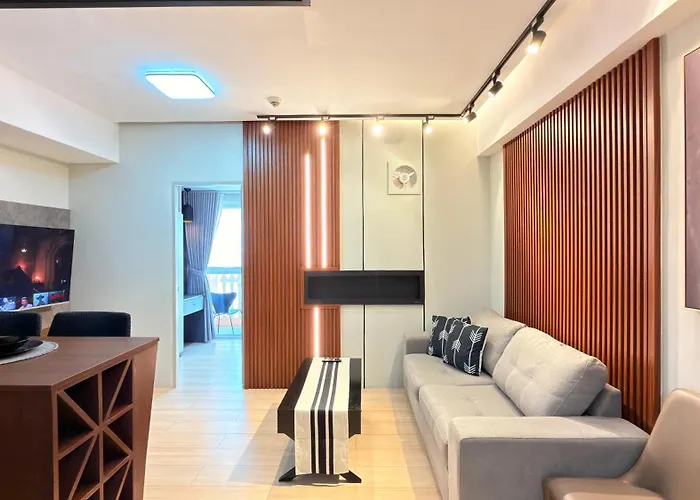 Bgc 1br, Steps To Venice Mall, 300mbps Fiber, Balcony, Pool 19j Manille